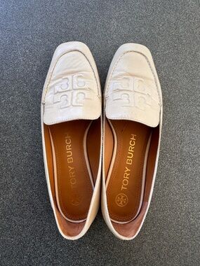 Tory Burch Ivory Leather Logo Driving Loafers